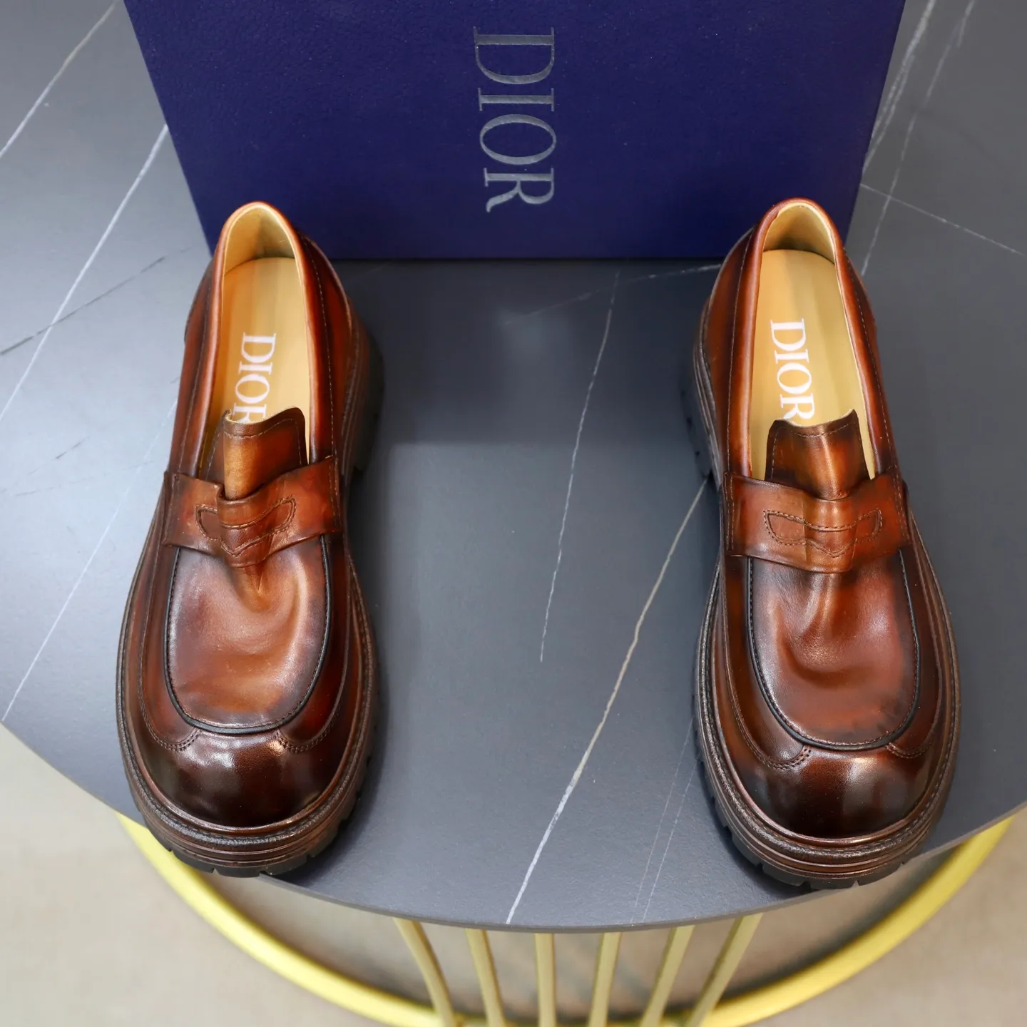 Ex-factory price: 520💰 [Dior] Dior's new casual men's shoes are launched in Hong Kong counters. Official website 1:1 production. Italian washed cowhide + water-dyed leather lining. Designed by European and American masters. Perfect shape to create counter quality, solid color rubber wear-resistant outsole and classic dazzling head! Super versatile and very comfortable. High-end without losing taste, fashionable and novel! ! Absolute focus! 3 colors available! Code number 38-45
